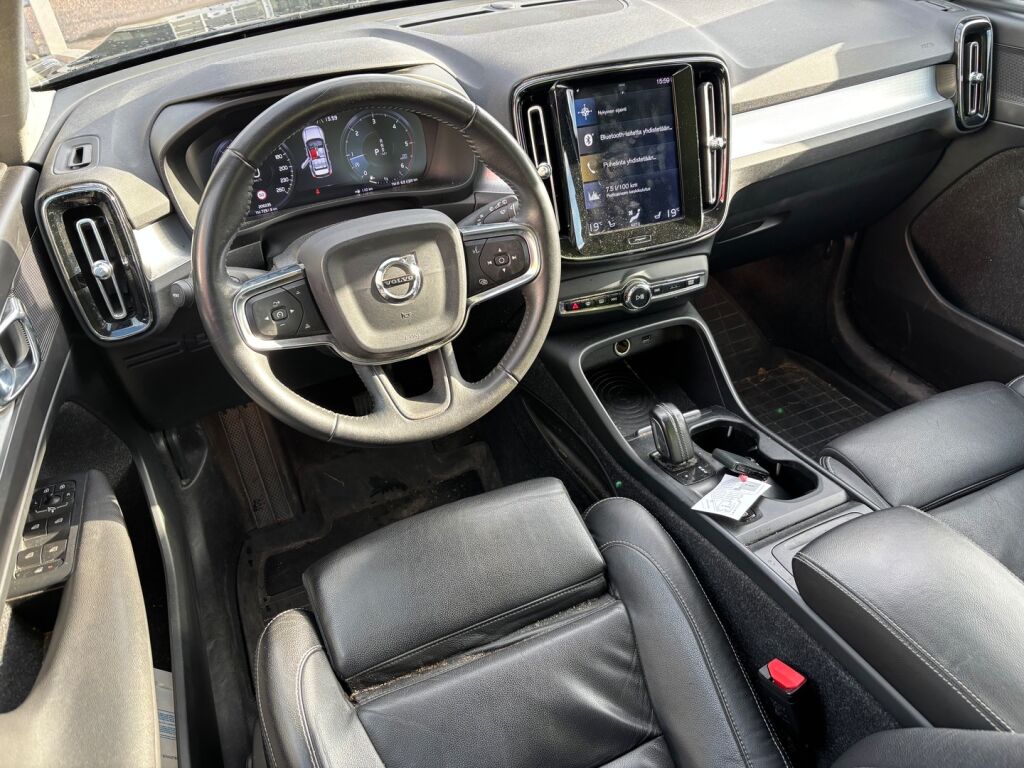 Volvo XC40 2018, kuva 7/8