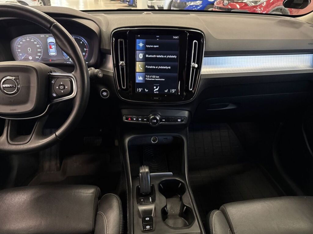 Volvo XC40 2018 Musta