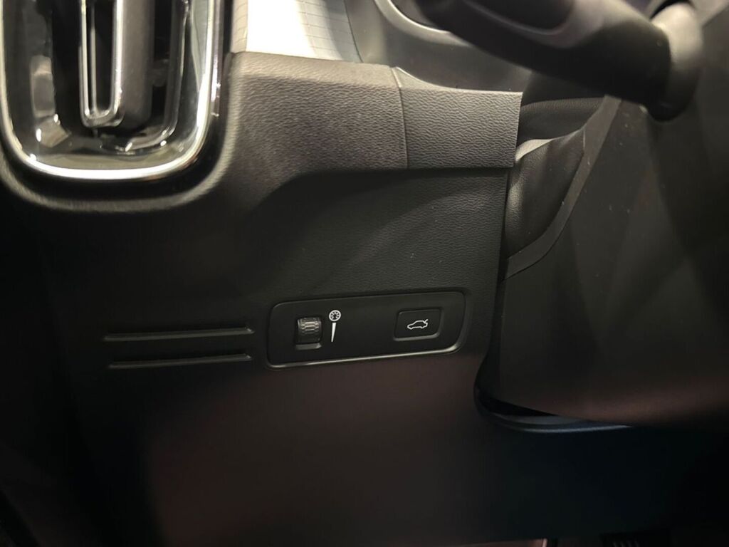 Volvo XC40 2018 Musta