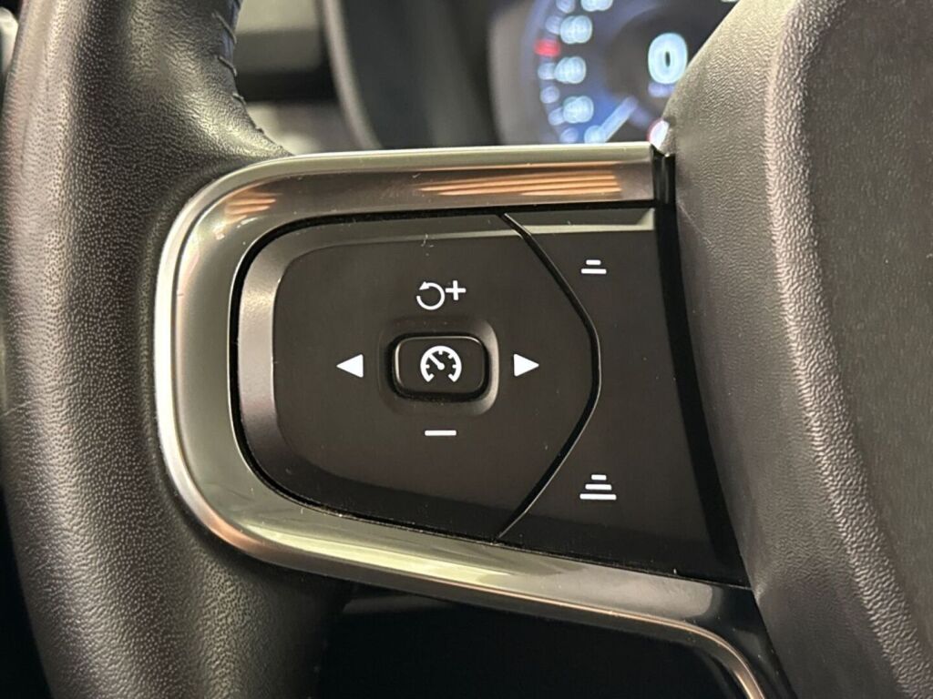 Volvo XC40 2018 Musta