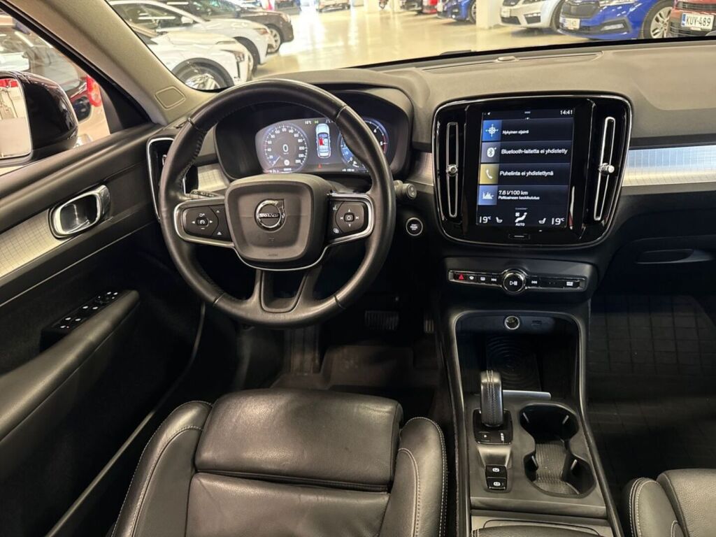 Volvo XC40 2018 Musta