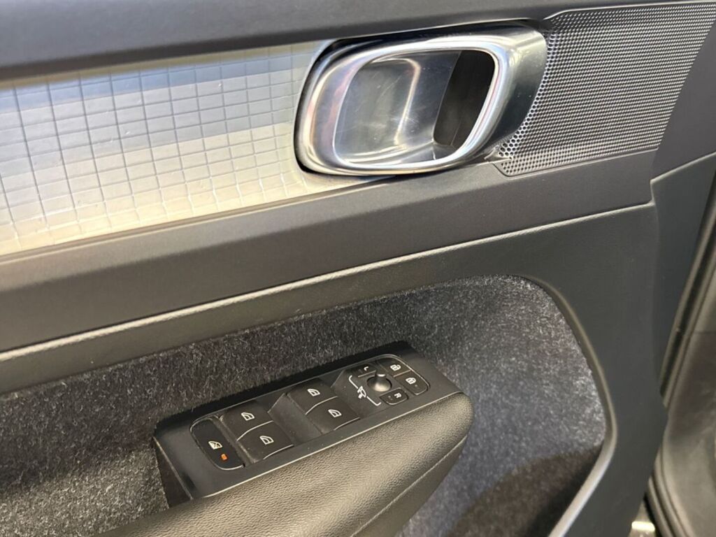 Volvo XC40 2018 Musta