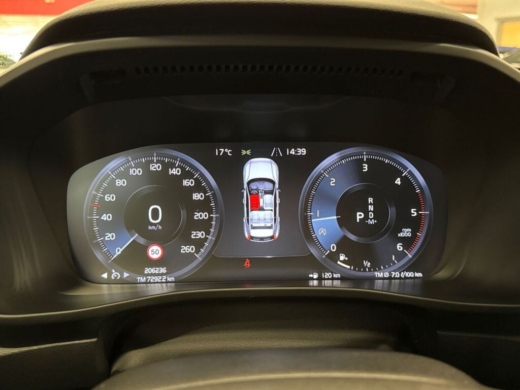Volvo XC40 2018 Musta
