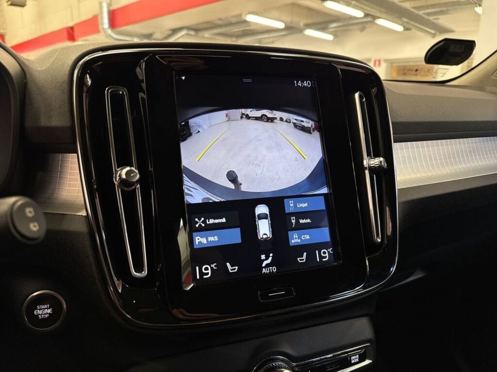 Volvo XC40 2018 Musta