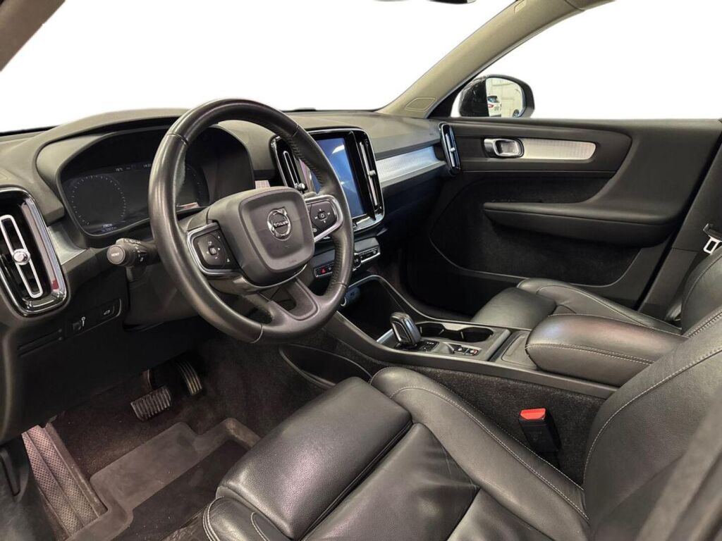 Volvo XC40 2018 Musta