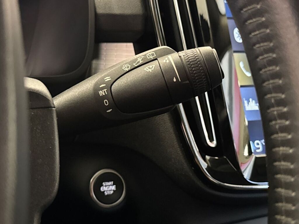 Volvo XC40 2018 Musta