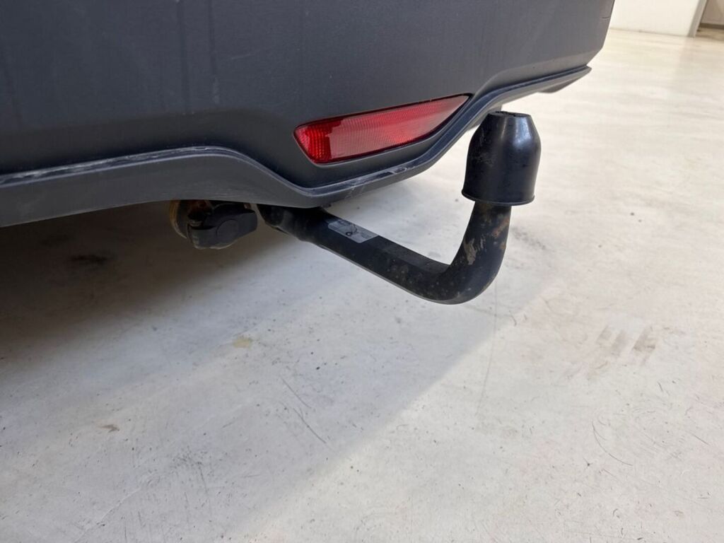 Toyota C-HR 2018 Punainen