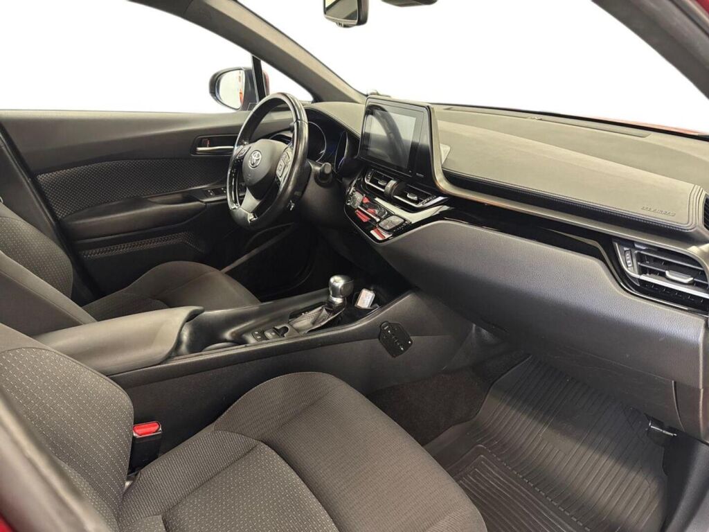 Toyota C-HR 2018 Punainen
