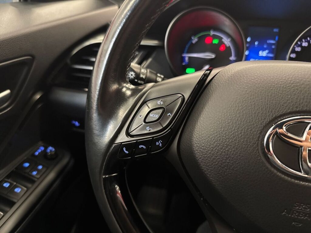 Toyota C-HR 2018 Punainen