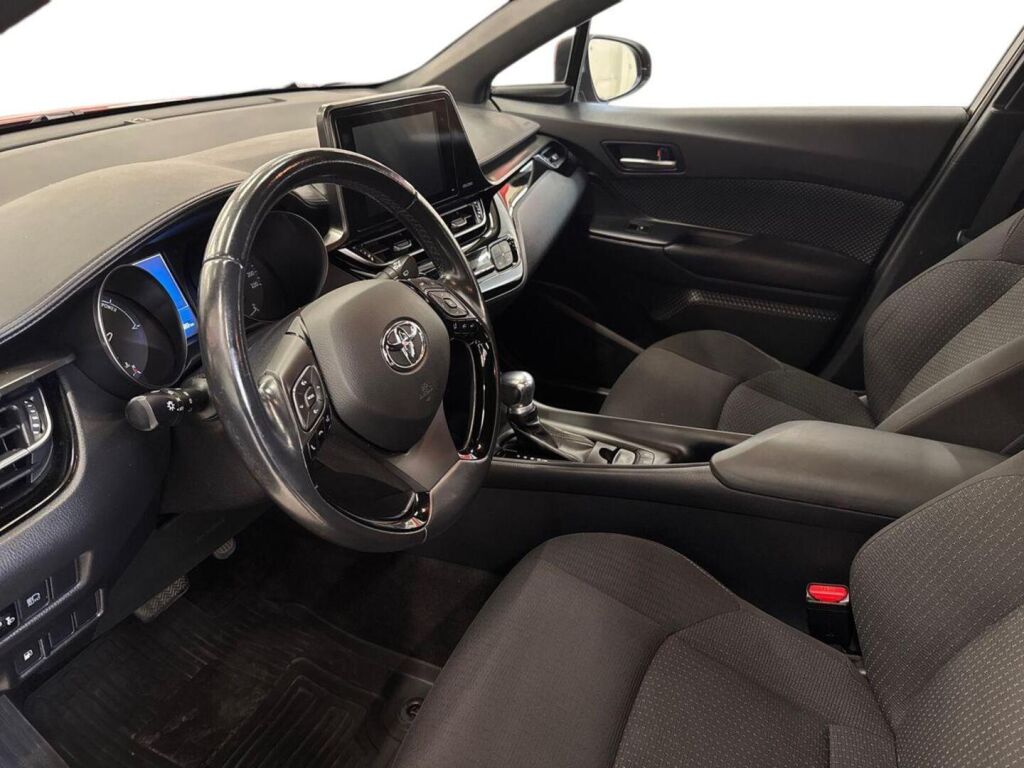 Toyota C-HR 2018 Punainen
