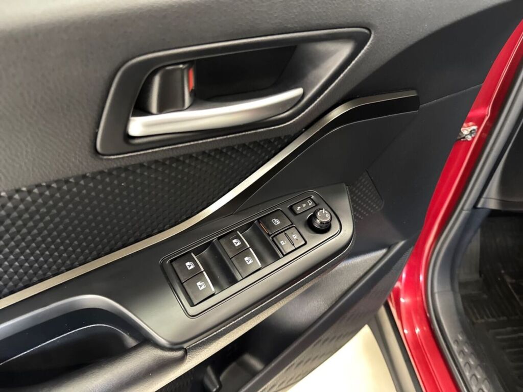 Toyota C-HR 2018 Punainen