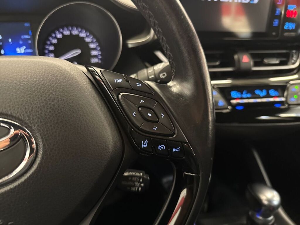 Toyota C-HR 2018 Punainen