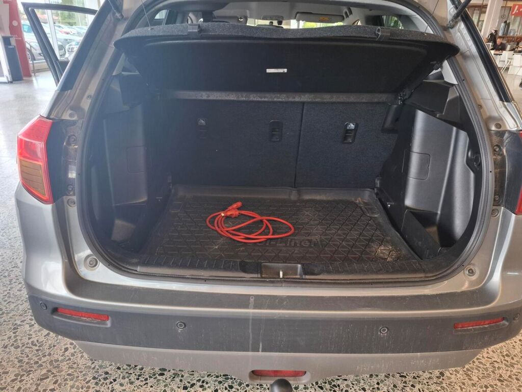 Suzuki Vitara 2018 Harmaa