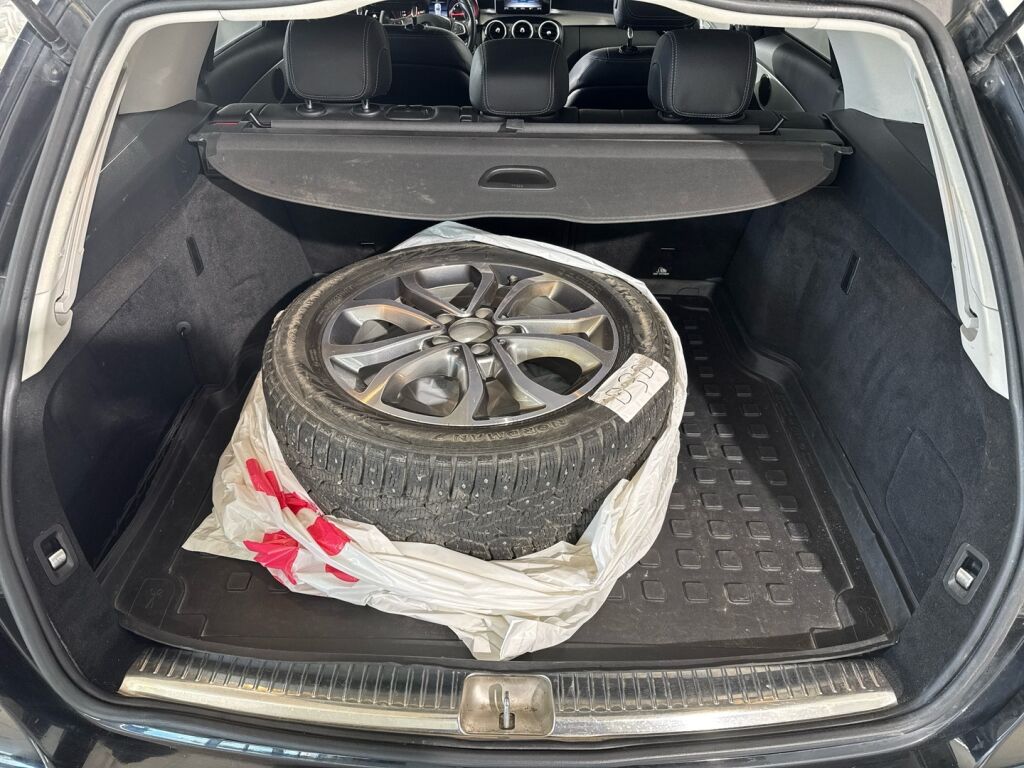 Mercedes-Benz C 2018 Musta