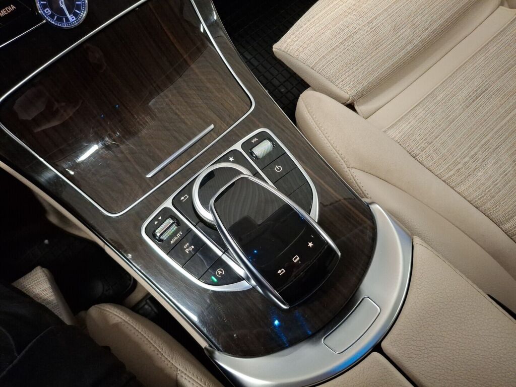 Mercedes-Benz C 2015 Valkoinen