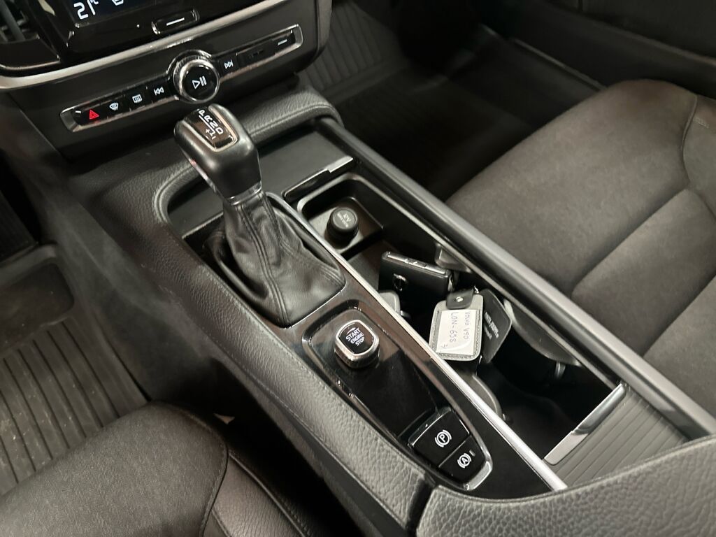 Volvo V90 2018 Valkoinen