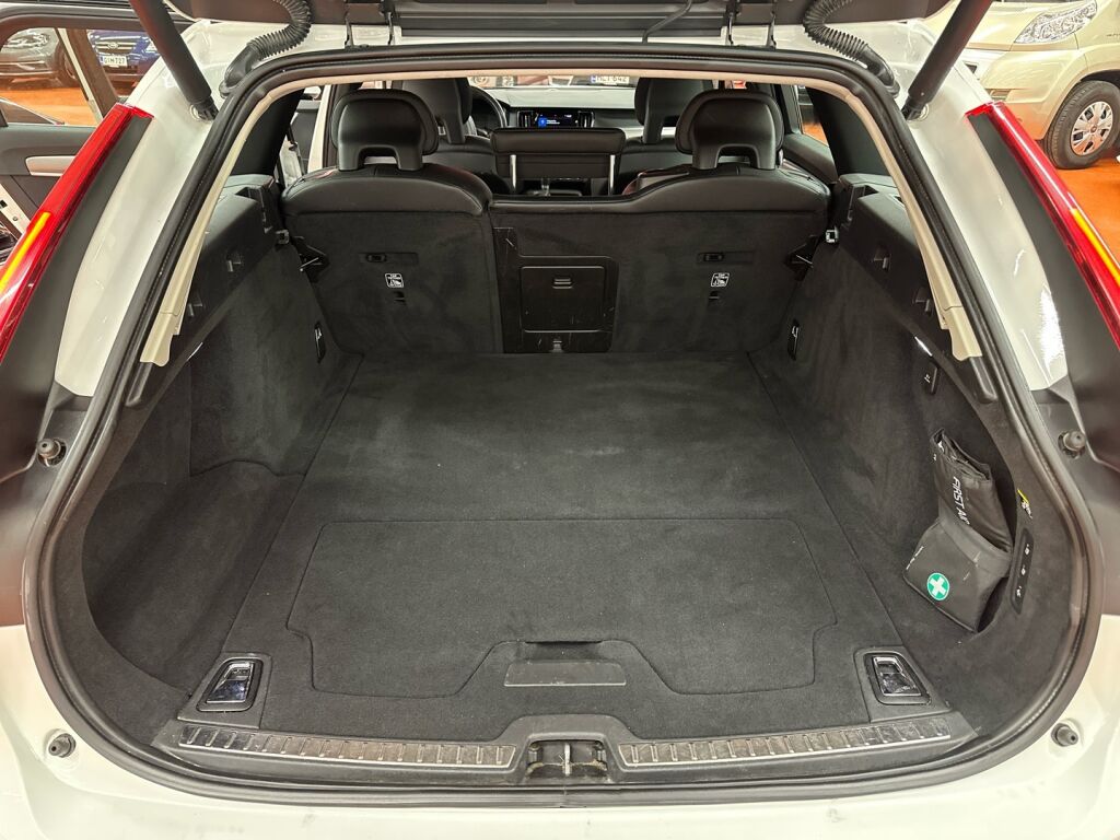 Volvo V90 2018 Valkoinen