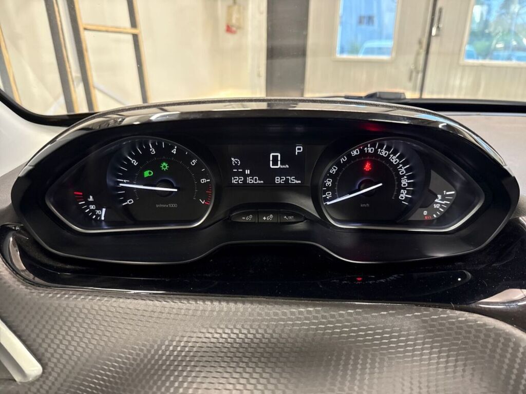 Peugeot 2008 2018 Harmaa