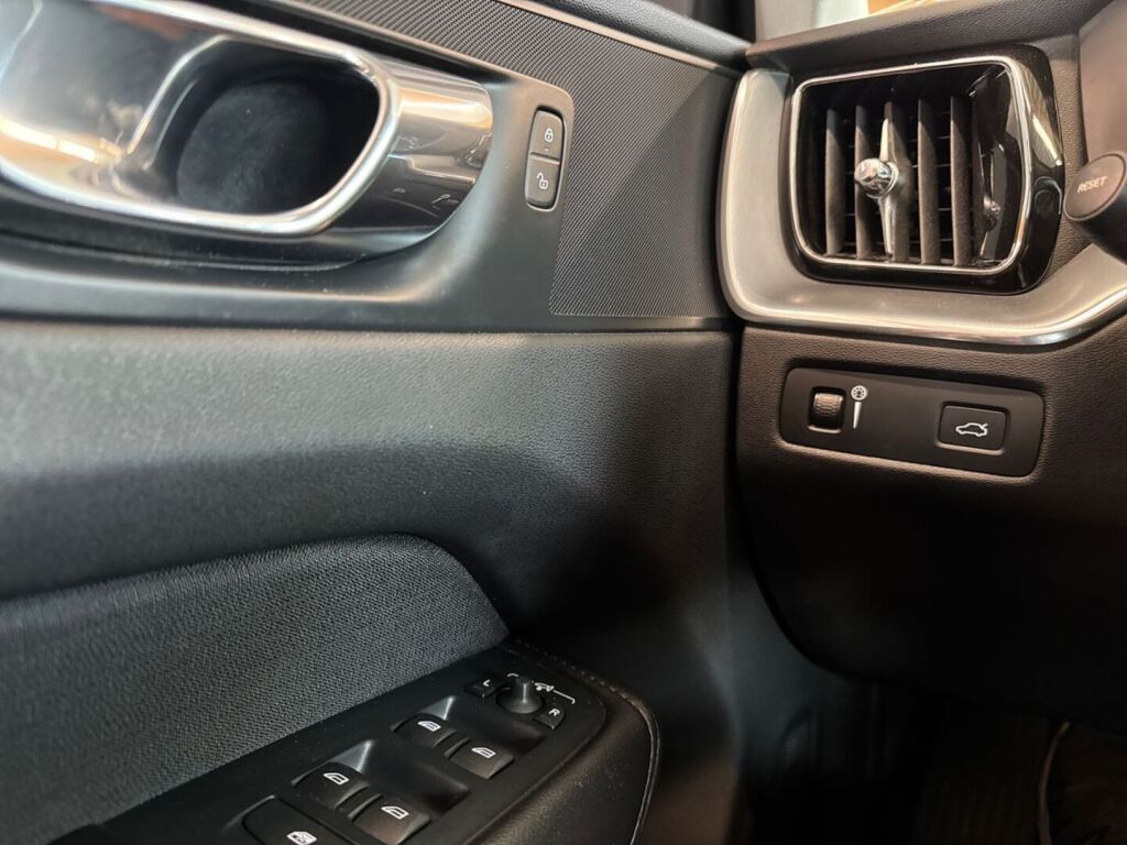 Volvo XC60 2018 Harmaa