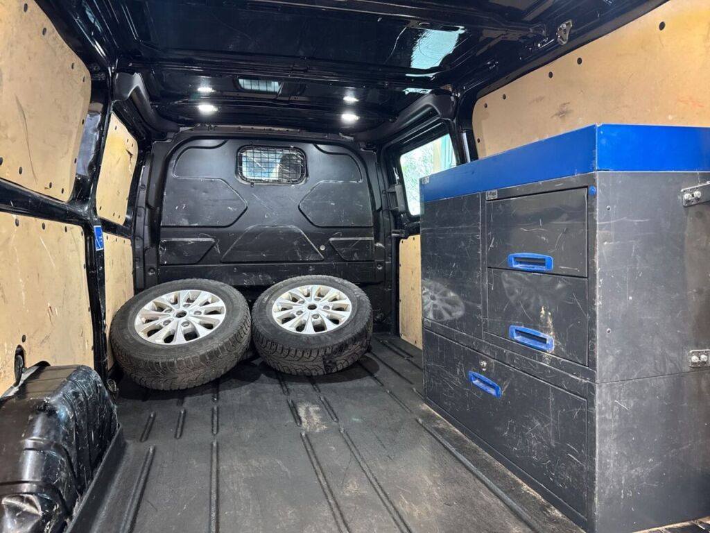 Ford Transit Custom 2018 Musta