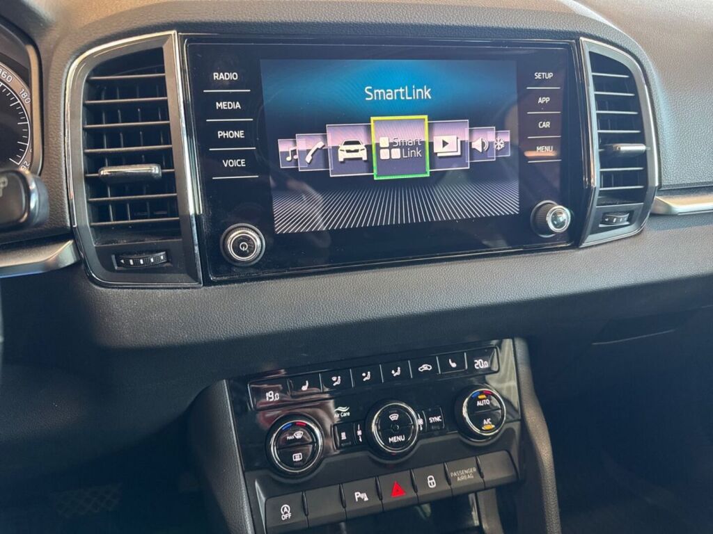 Skoda Karoq 2018 Valkoinen