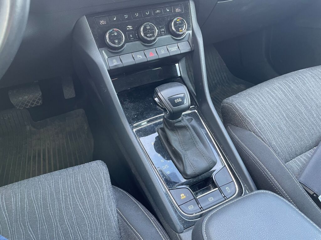 Skoda Karoq 2018 Valkoinen