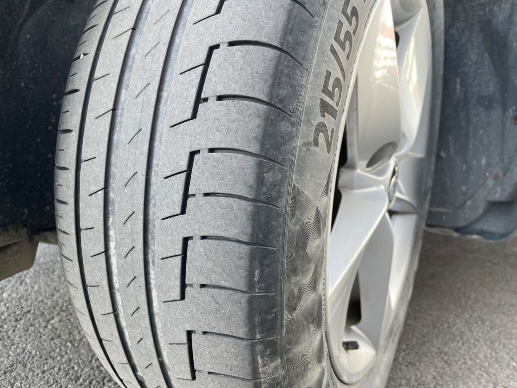 Skoda Karoq 2018 Valkoinen