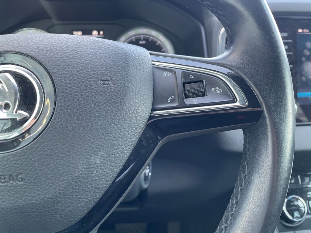 Skoda Karoq 2018 Valkoinen