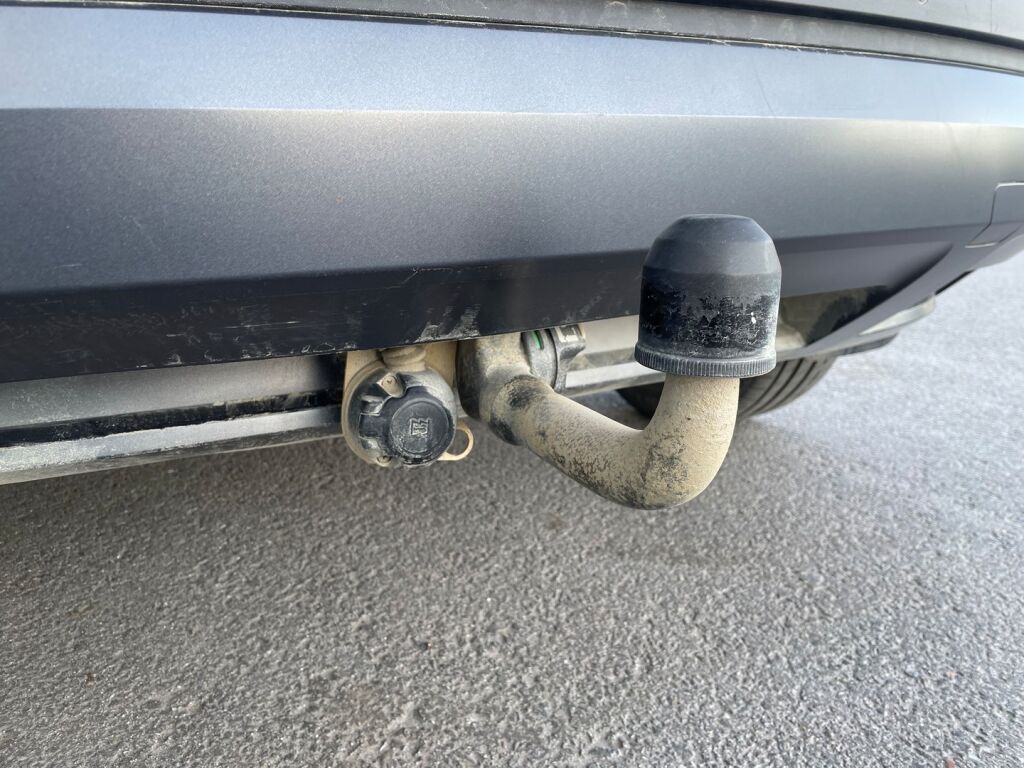 Skoda Karoq 2018 Valkoinen