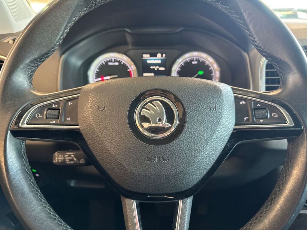 Skoda Karoq 2018 Valkoinen