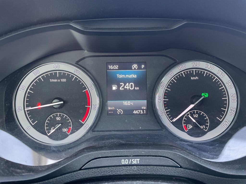 Skoda Karoq 2018 Valkoinen