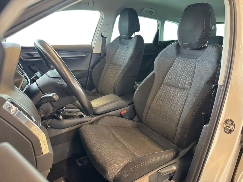 Skoda Karoq 2018 Valkoinen