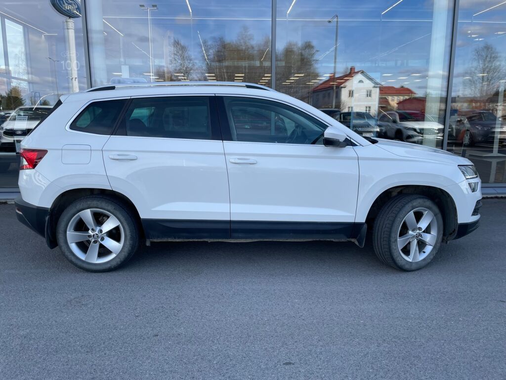 Skoda Karoq 2018 Valkoinen