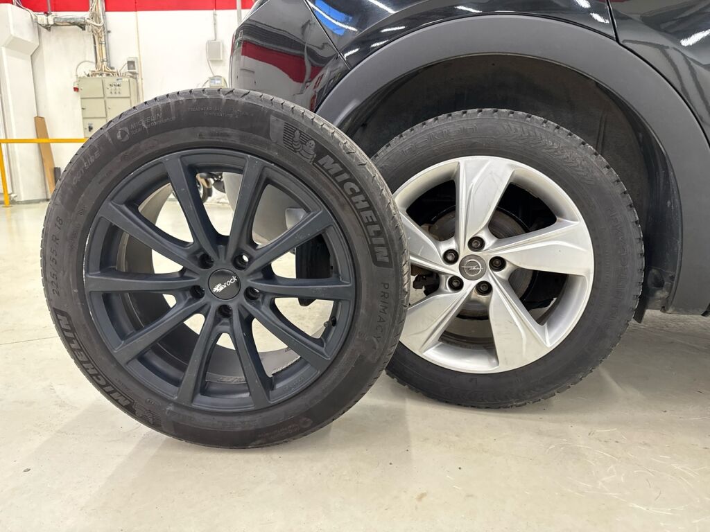 Opel Grandland X 2018 Musta