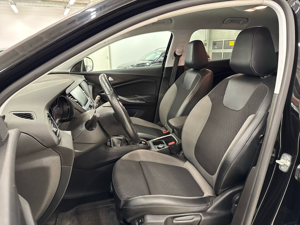 Opel Grandland X 2018 Musta