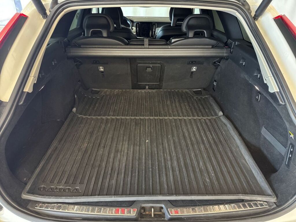 Volvo V90 2018 Valkoinen