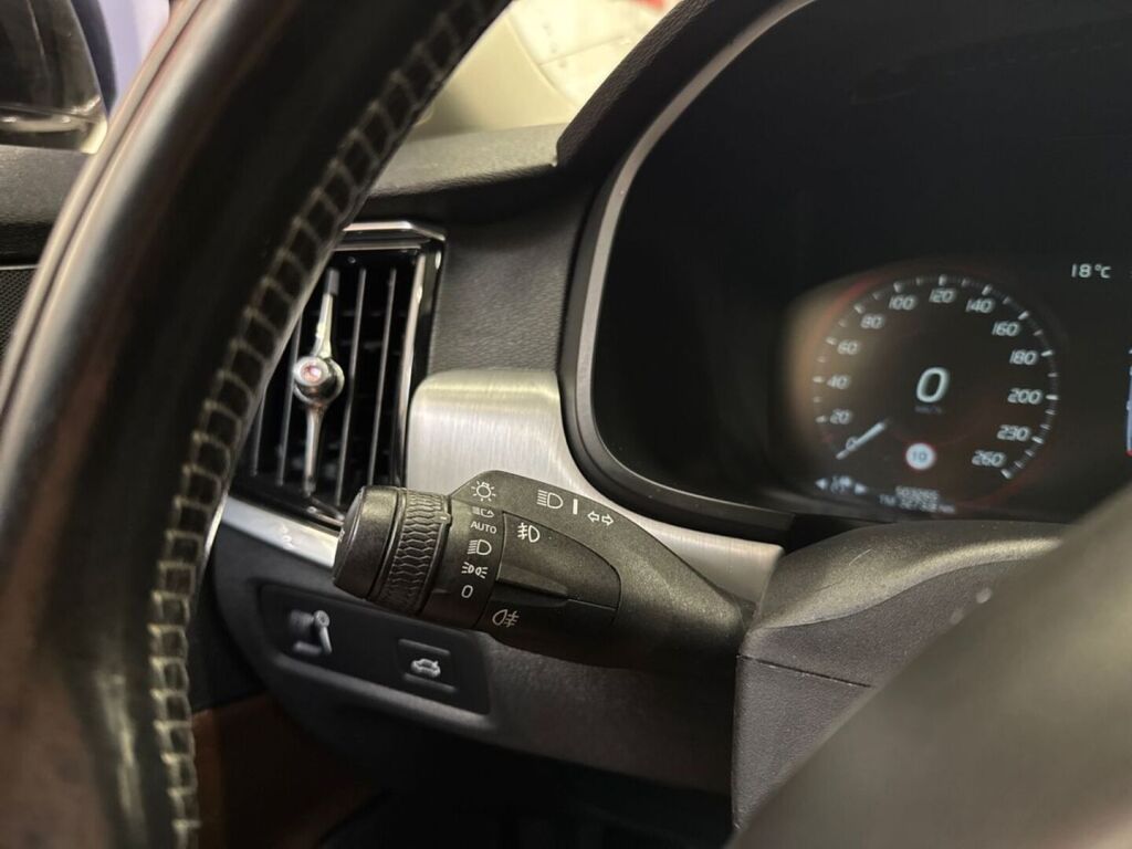Volvo V90 2018 Musta