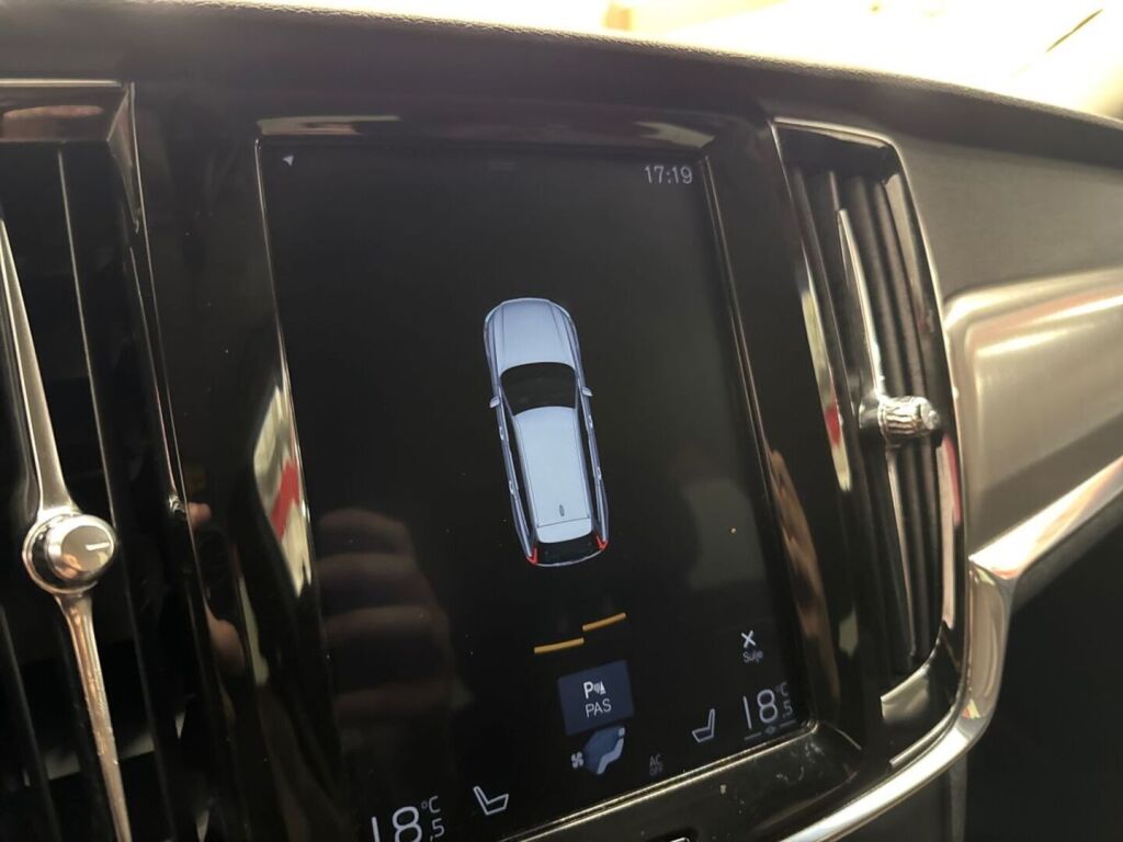 Volvo V90 2018 Musta