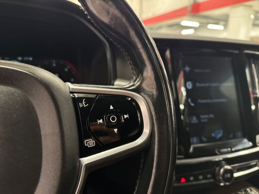 Volvo V90 2018 Musta