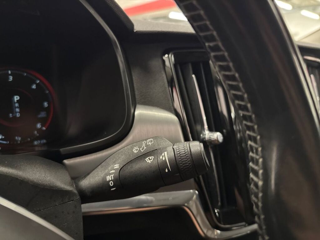 Volvo V90 2018 Musta