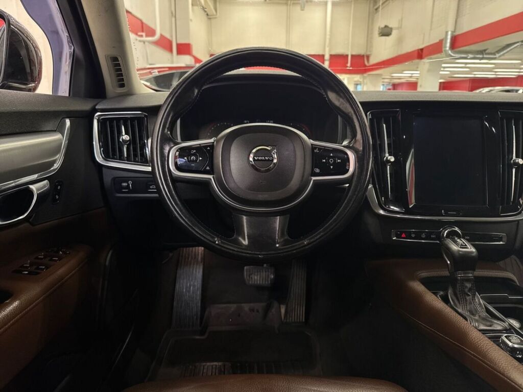 Volvo V90 2018 Musta