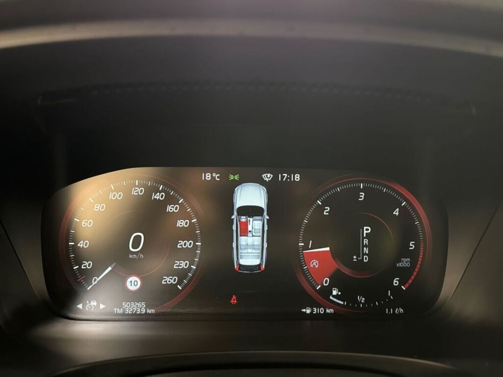 Volvo V90 2018 Musta