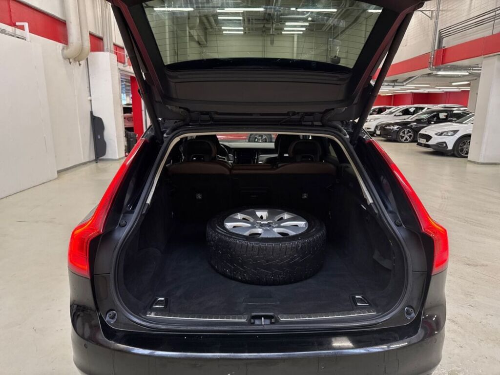 Volvo V90 2018 Musta