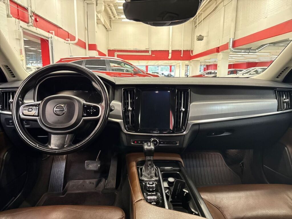 Volvo V90 2018 Musta