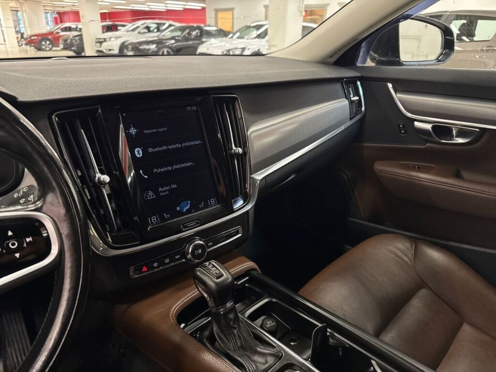Volvo V90 2018 Musta
