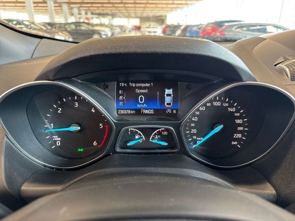 Ford Kuga 2018 Punainen