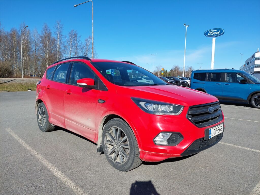 Ford Kuga 2018 Punainen