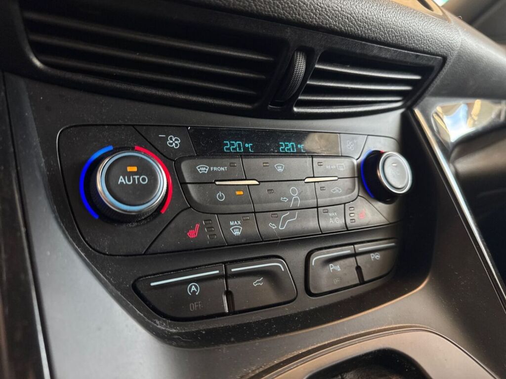 Ford Kuga 2018 Punainen