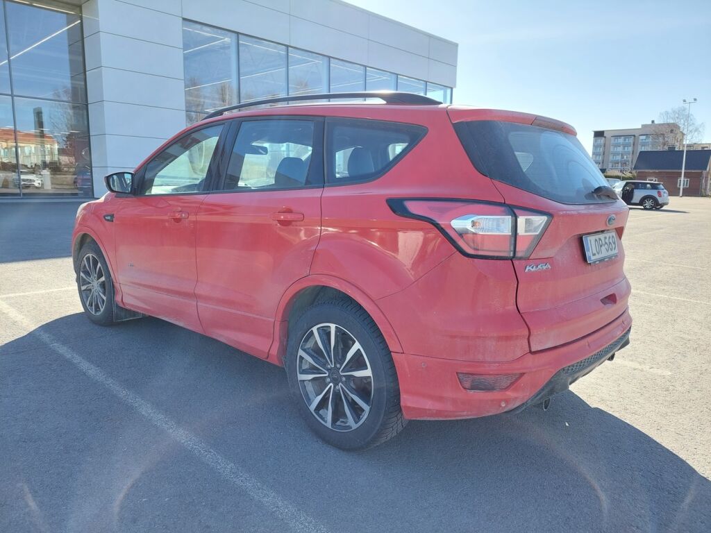 Ford Kuga 2018 Punainen