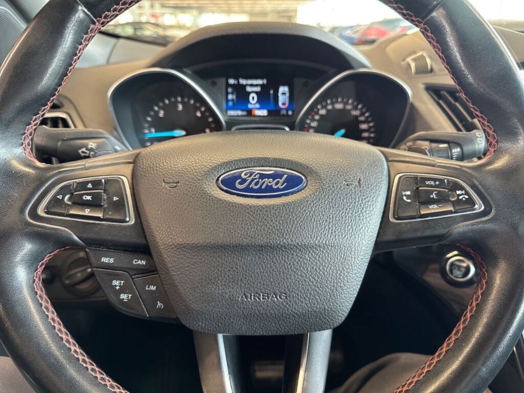 Ford Kuga 2018 Punainen